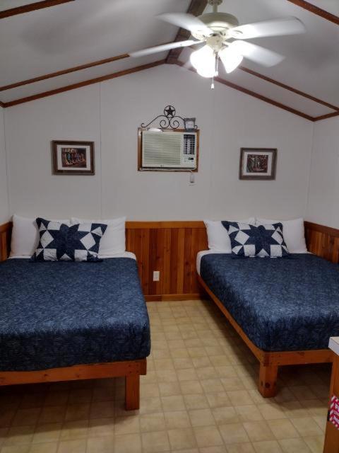 Top Of The Hill Rv Resort & Cabins Waring エクステリア 写真
