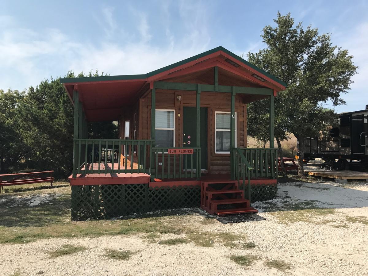 Top Of The Hill Rv Resort & Cabins Waring エクステリア 写真