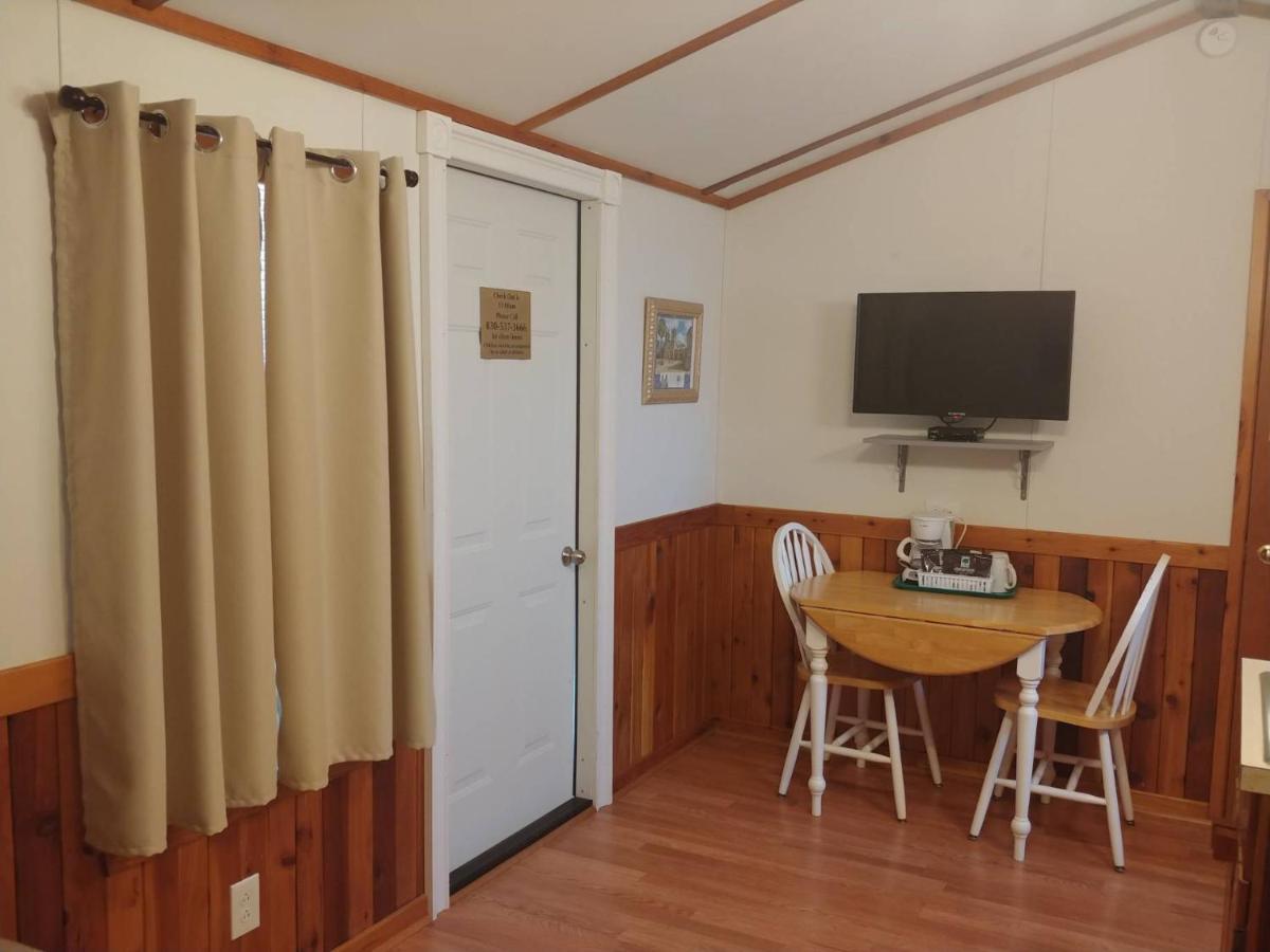 Top Of The Hill Rv Resort & Cabins Waring エクステリア 写真